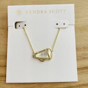 Kendra Scott Cheer Gold Short Pendant Necklace